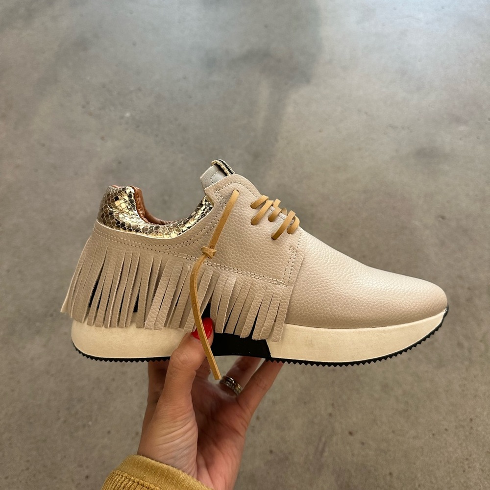 Shu shop sneaker